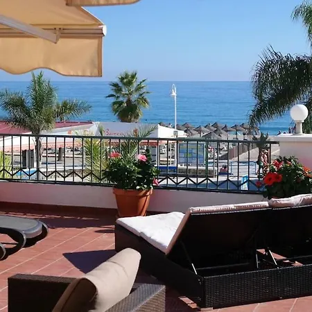 Апартаменты 3 Bedroom Beach Frontline Apartment With Parking