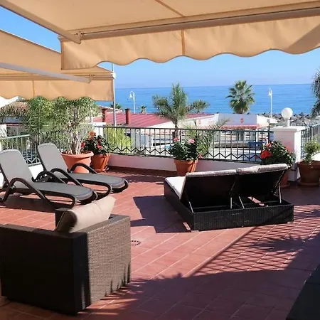 Appartement 3 Bedroom Beach Frontline Apartment With Parking
